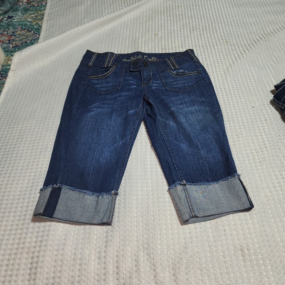 INDUSTRIAL COTTON EUC WOMEN'S SIZE 11 DENIM CROPPED CAPRIS PANTS